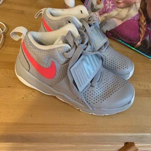 Girl youth basketball shoes